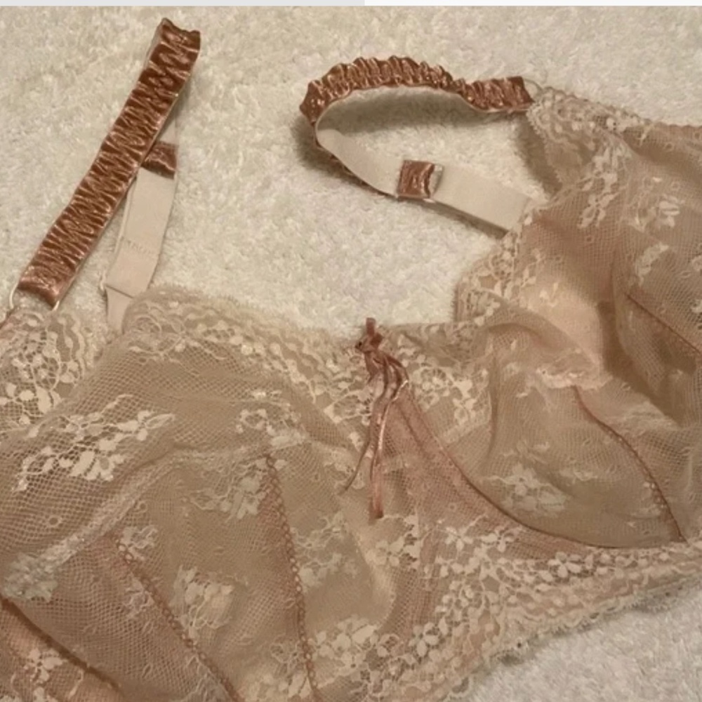 Lace Underwire Bra in Cream - Picture 5 of 8